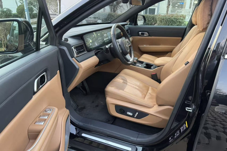 理想汽车 理想ONE 2020款 增程6座版中控内饰7002