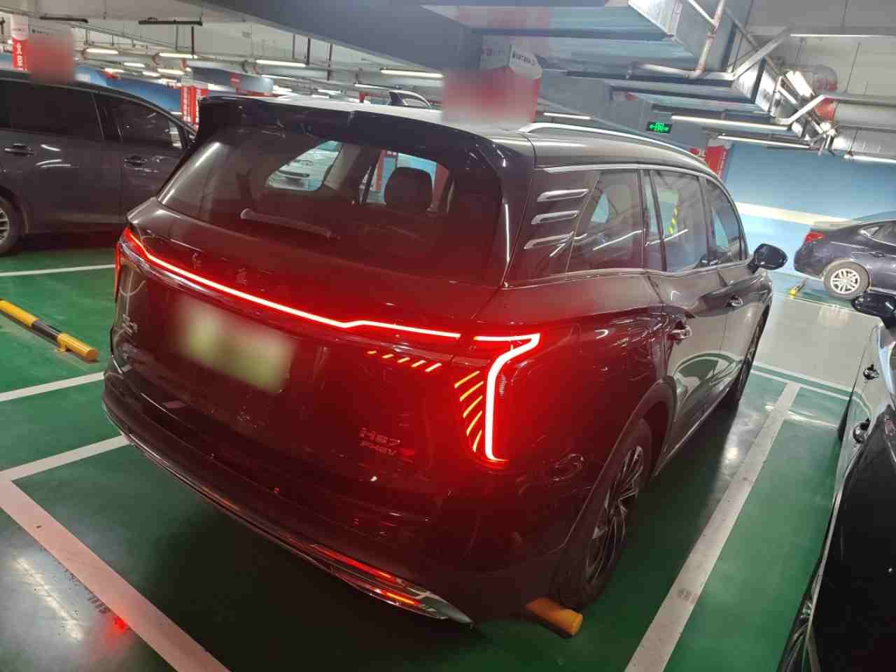 车辆右后45度外观展示