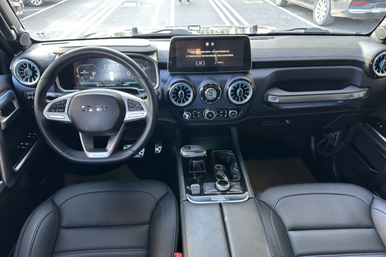 北京BJ40 2020款 2.0T 自动四驱城市猎人版侠客型中控内饰7001