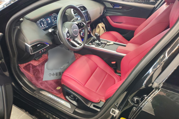 捷豹XEL 2024款 2.0T 250PS R-DYNAMIC S耀黑运动版中控内饰19