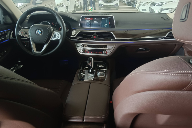 宝马7系 2016款 730Li 领先型中控内饰7005