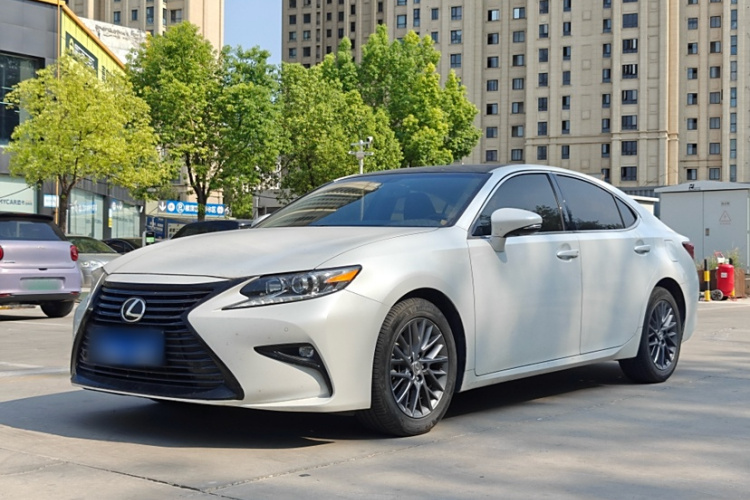 雷克萨斯ES 2017款 200 30周年纪念版车身外观1