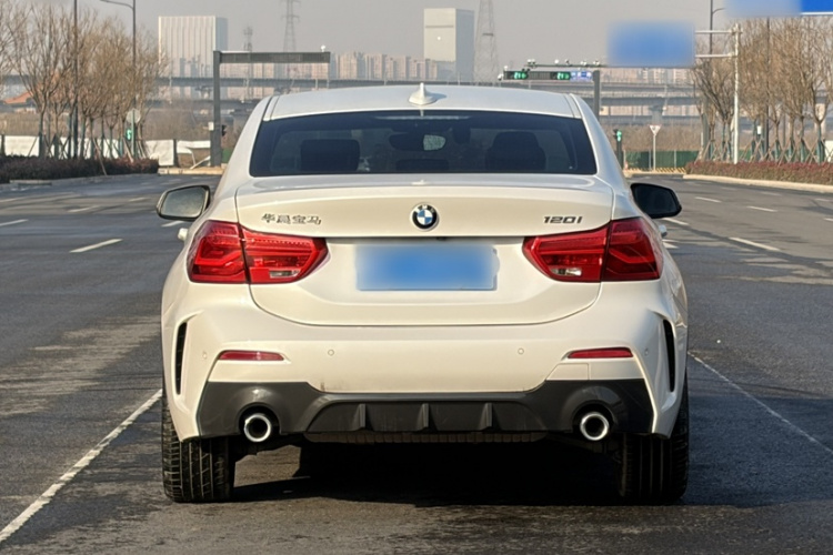 宝马1系 2021款 改款 120i M运动版车身外观6002