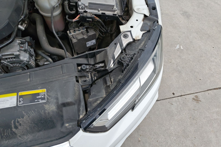 奥迪A4L 2018款 30周年年型 40 TFSI 时尚型局部细节9007