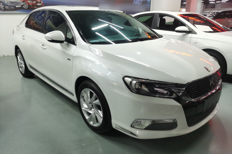 DS 5LS 2015款 1.6T 风尚版THP160车身外观3