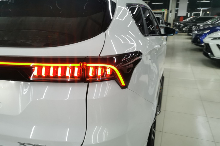 捷途X70 PLUS 2023款 1.6T DCT强者PRO+ 5座车身外观6006