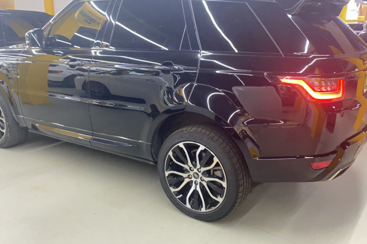 路虎 揽胜运动版 2022款 3.0 L6 耀黑版车身外观6005