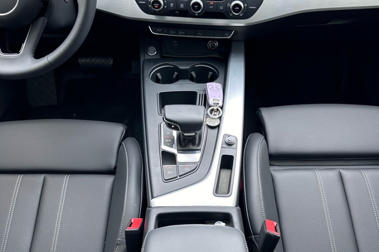 奥迪A4L 2024款 40 TFSI 时尚动感型中控内饰7005