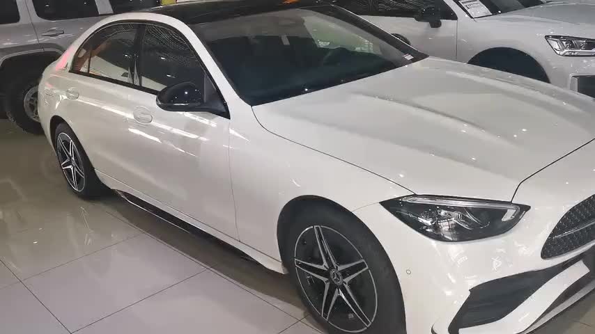 奔驰C级 2024款 改款 C 260 L 皓夜运动版实拍1