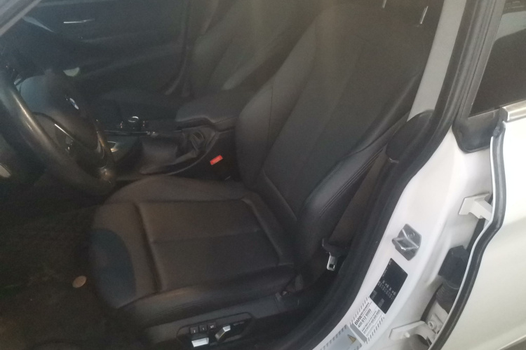 宝马3系GT 2018款 320i 时尚型中控内饰19