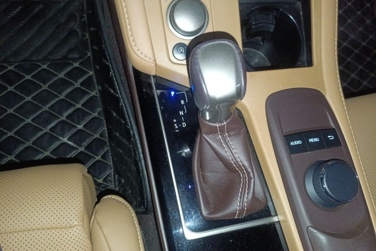 雷克萨斯ES 2015款 200 精英版局部细节18