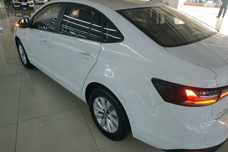 大众 朗逸 2025款 新锐 1.5L 出众新逸版车身外观4