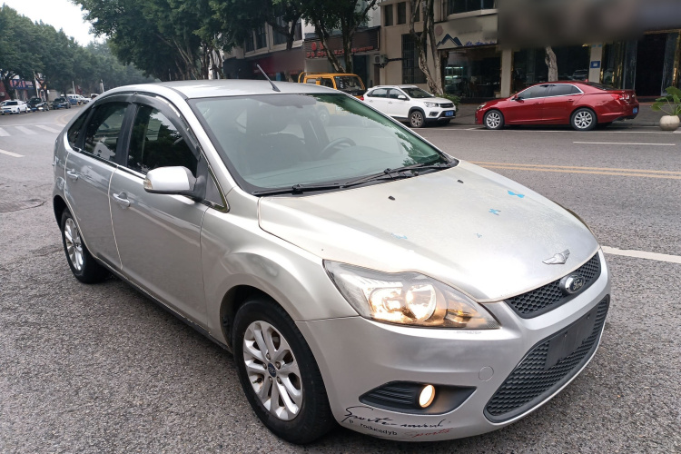 福特 福克斯 2013款 两厢经典 1.8L 手动基本型车身外观3