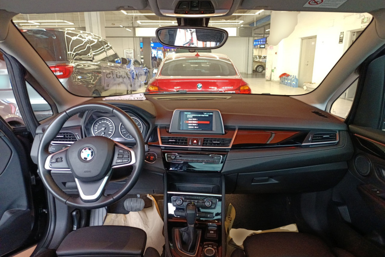宝马2系多功能旅行车 2015款 218i 运动设计套装中控内饰7002