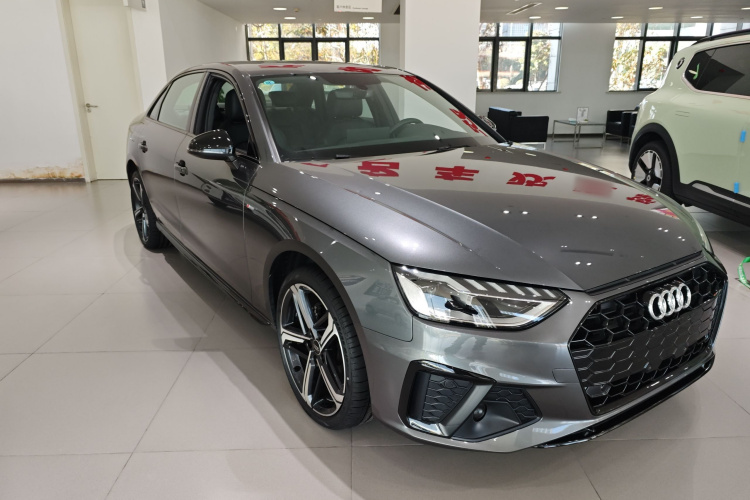 奥迪A4L 2024款 40 TFSI 豪华动感型车身外观3