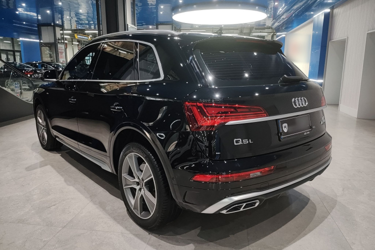 奥迪Q5L 2022款 改款 45T 豪华动感型车身外观6005