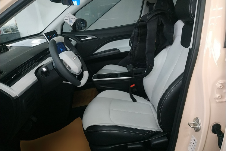 哪吒汽车 哪吒AYA 2023款 401 Lite局部细节19