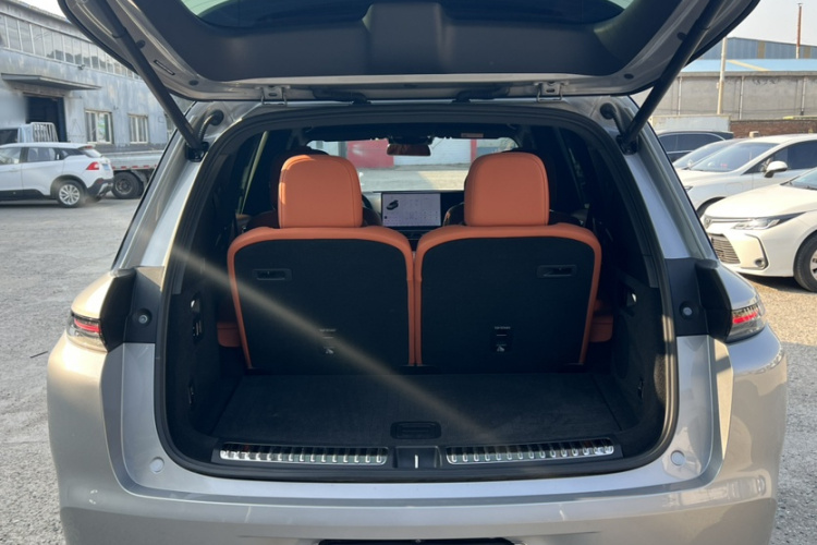 理想汽车 理想L8 2023款 Pro中控内饰7008