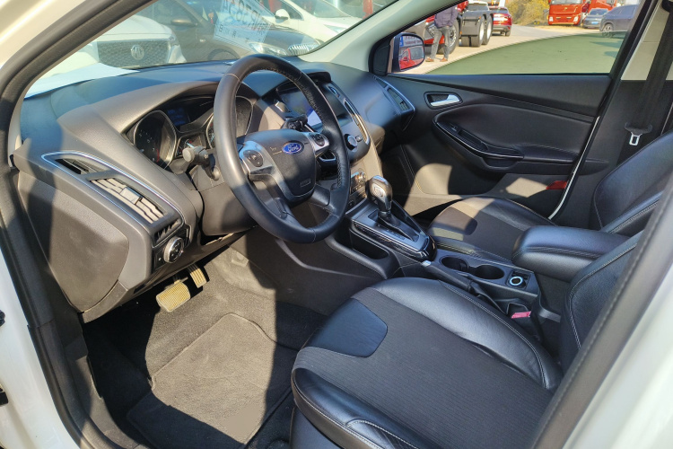 福特 福克斯 2012款 三厢 1.6L 自动风尚型中控内饰20