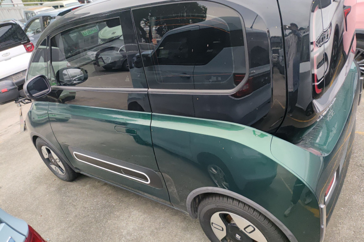 宝骏KiWi EV 2022款 设计师轻享版 三元锂车身外观4