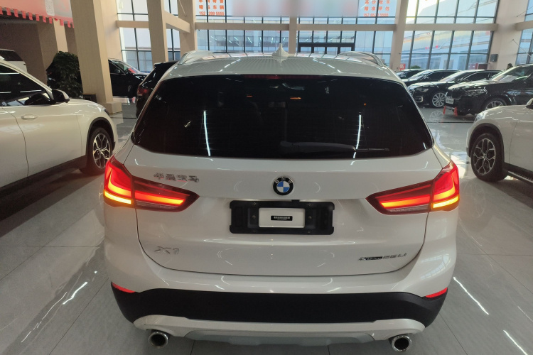 宝马X1 2020款 xDrive25Li 尊享型车身外观6