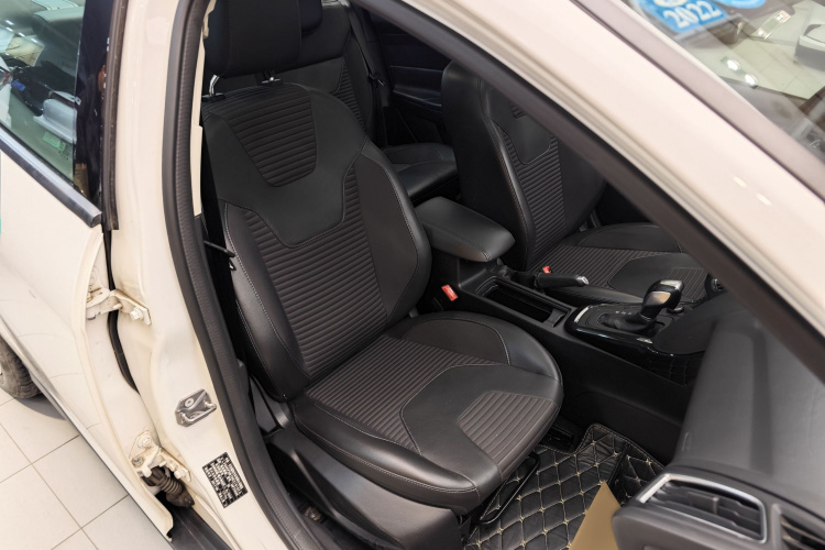 福特 福克斯 2017款 三厢 1.6L 自动风尚型智行版局部细节41