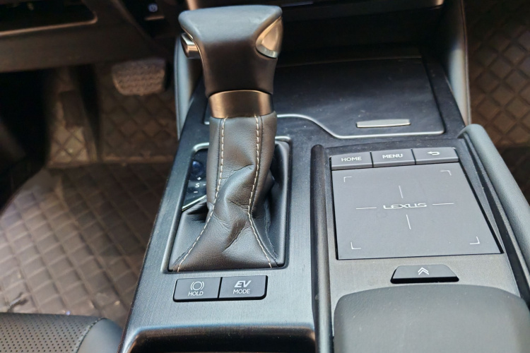 雷克萨斯ES 2020款 300h 臻享版局部细节18