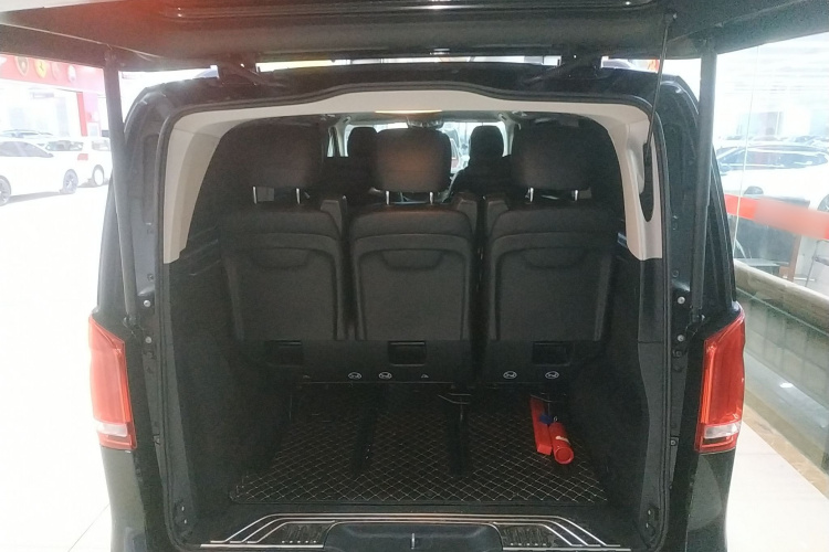 奔驰V级 2022款 V 260 L 长轴距尊贵版机舱底盘23