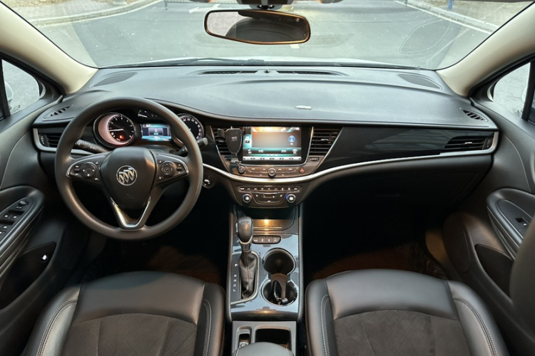 别克 威朗 2019款 三厢 20T 双离合豪华型中控内饰7005