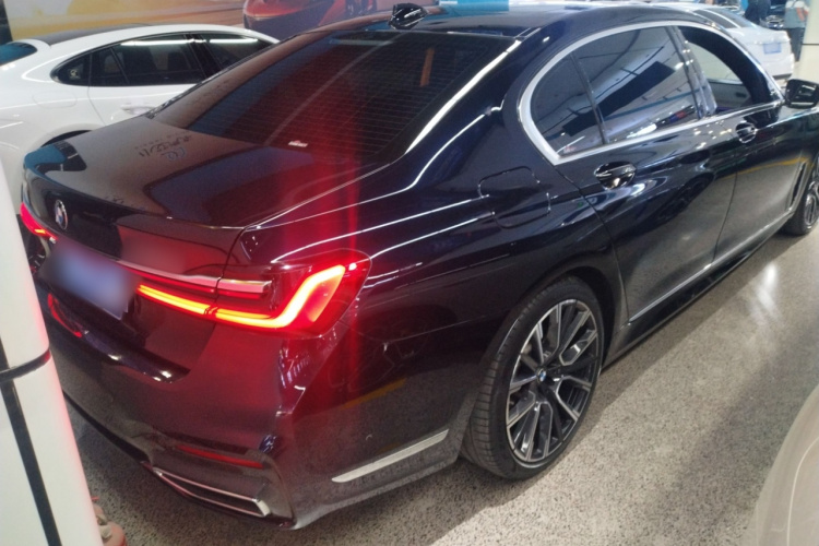 宝马7系 2019款 改款 740Li 领先型 M运动套装车身外观7