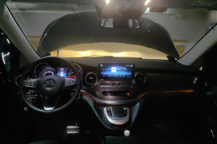 奔驰V级 2020款 V 260 L 长轴距豪华版中控内饰12