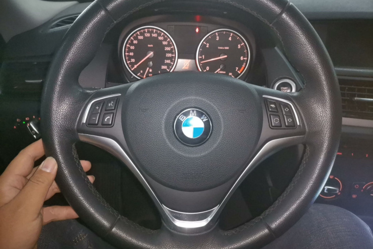 宝马X1 2014款 sDrive18i 时尚型中控内饰13