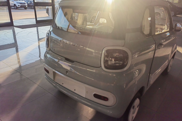 奔腾小马 2026款 222km 萌趣马车身外观6005