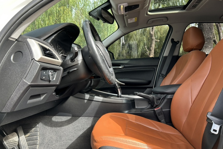 宝马1系(进口) 2016款 118i 领先型中控内饰7008