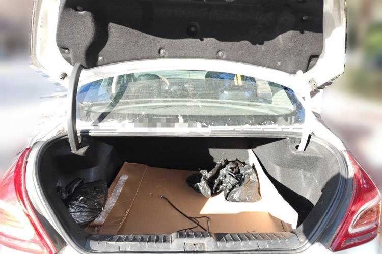 标致308 2014款 乐享版 经典 1.6L 手动风尚型中控内饰23