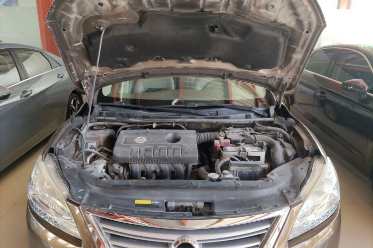 日产 轩逸 2014款 1.6XV CVT尊享版机舱底盘24