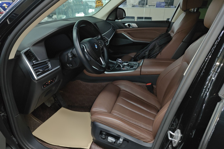 宝马X7 2021款 xDrive40i 领先型豪华套装中控内饰19