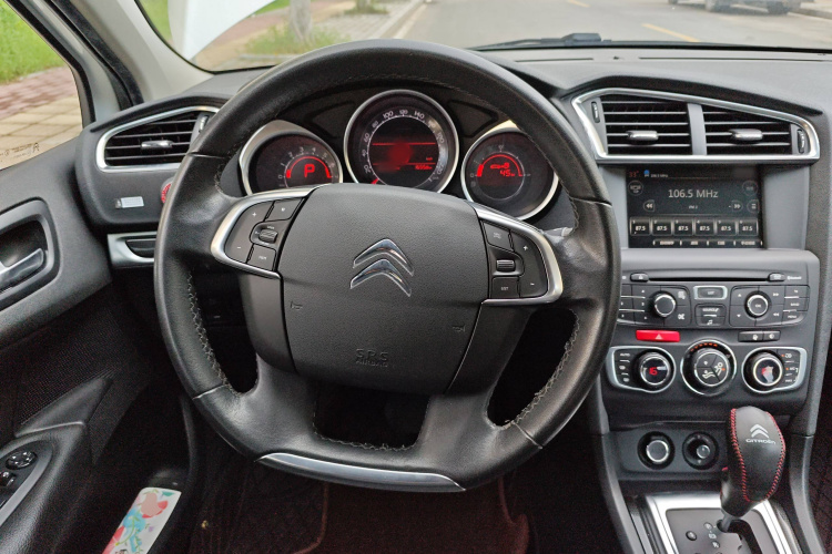 雪铁龙C4L 2014款 1.6THP 智驱版 自动劲智型中控内饰13