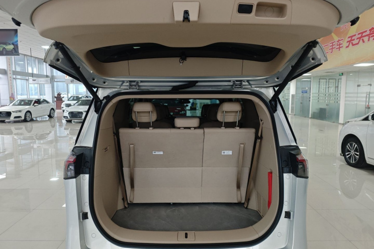 别克GL8新能源 2025款 陆尚 智享版 7座机舱底盘23