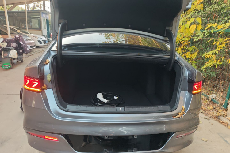 比亚迪 秦PLUS 2023款 冠军版 EV 510KM领先型机舱底盘23