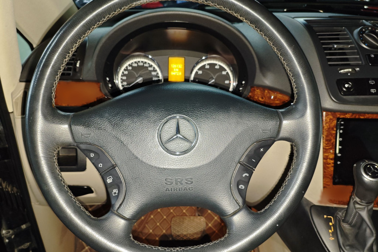 奔驰 唯雅诺 2013款 3.0L 舒适版局部细节13