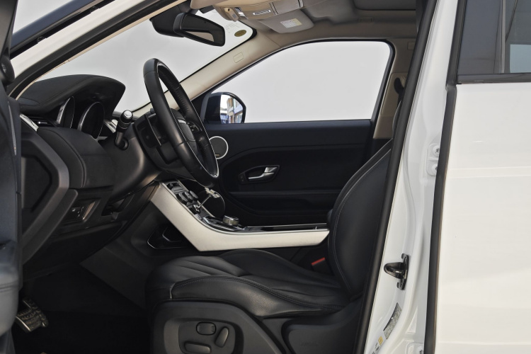 路虎 揽胜极光 2015款 2.0T 五门智耀版中控内饰7013