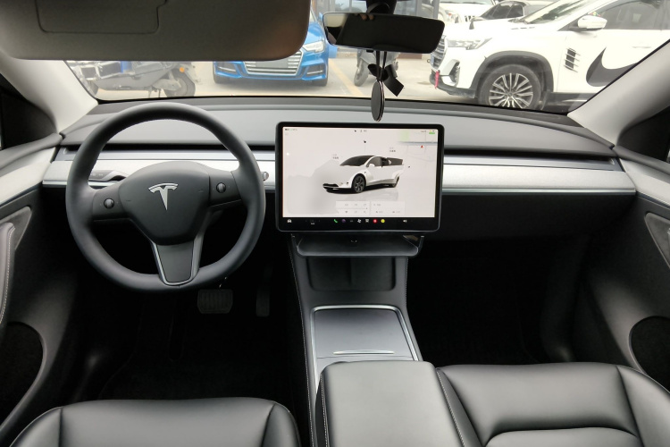 特斯拉 Model Y 2024款 后轮驱动版中控内饰7002