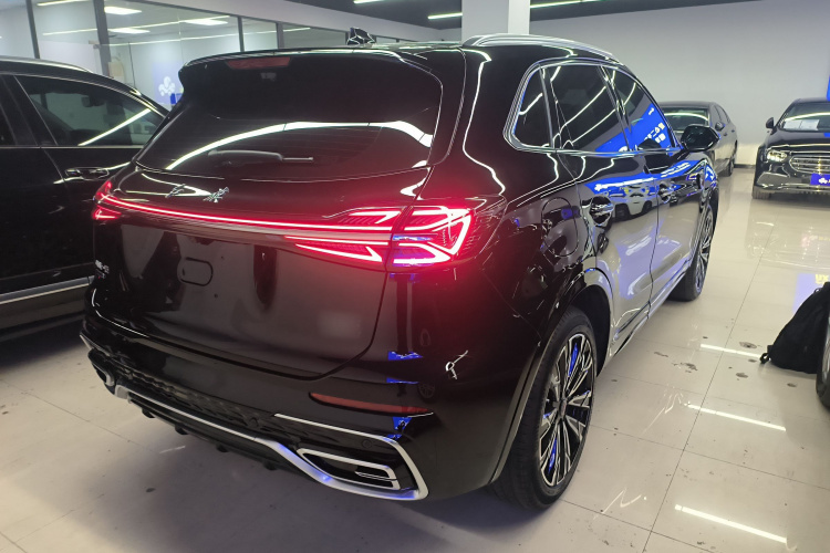 红旗HS5 2023款 2.0T 四驱旗享Pro版车身外观7