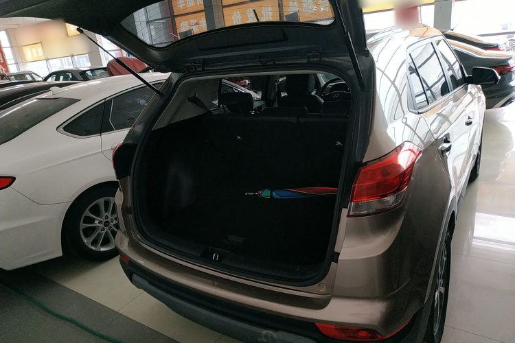 北京现代ix25 2017款 1.6L 自动智能型机舱底盘23