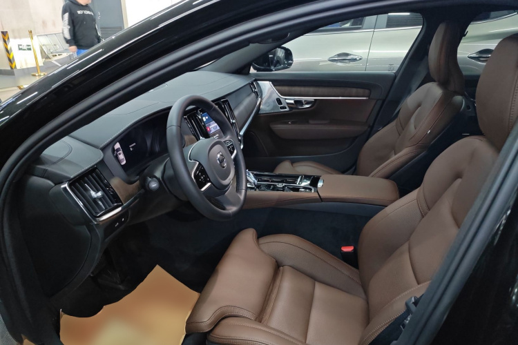 沃尔沃S90新能源 2025款 插电式混动 四驱长续航智雅豪华版中控内饰20