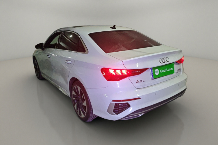奥迪A3 2022款 A3L Limousine 35 TFSI 时尚运动型车身外观5