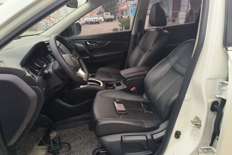 日产 奇骏 2017款 2.0L CVT舒适版 2WD中控内饰19