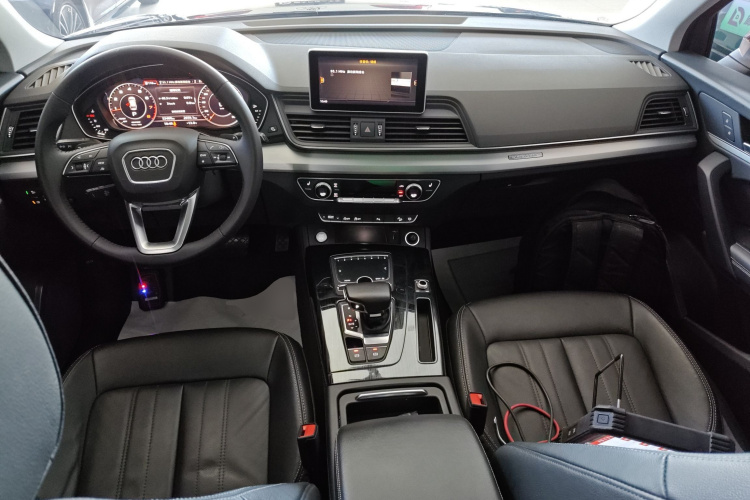 奥迪Q5L 2020款 改款 40 TFSI 荣享时尚型中控内饰12