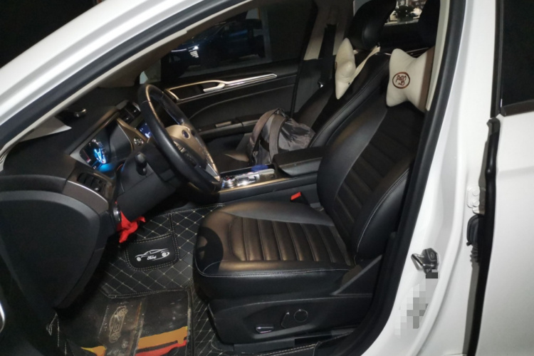 福特 蒙迪欧 2020款 EcoBoost 180 时尚型中控内饰19